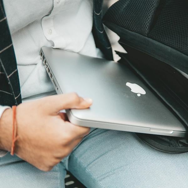 DEDICATED LAPTOP COMPARTMENT