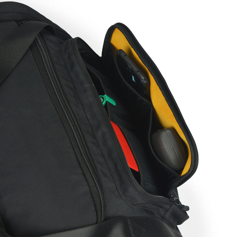QUICK-ACCESS POCKETS